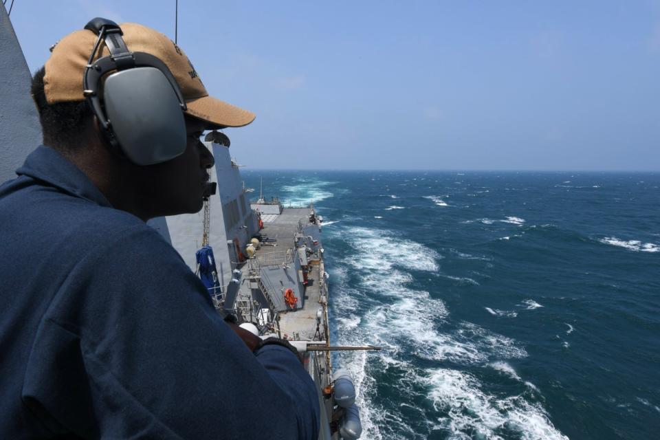 美國海軍第7艦隊在X平台社交媒體上發布2023.5.8勃克級飛彈驅逐艦海爾塞號（USS Halsey）例行性通過台灣海峽的照片與新聞稿。美國海軍第7艦隊