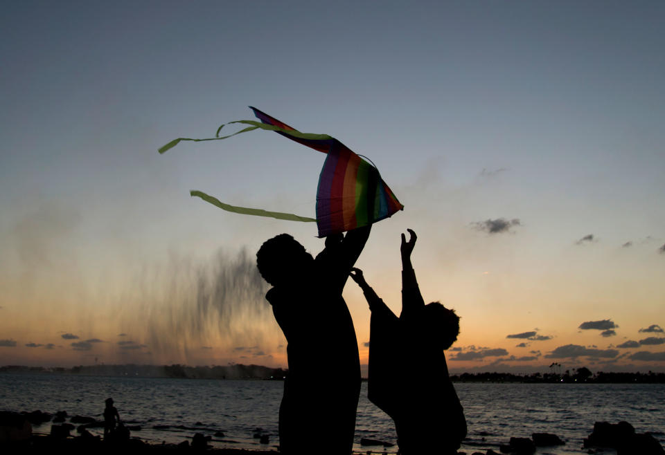 <p>Boys fly a kite on a Red Sea beach near the landmark Jiddah fountain, in Jiddah, Saudi Arabia, Feb. 20, 2017. (AP Photo/Amr Nabil) </p>