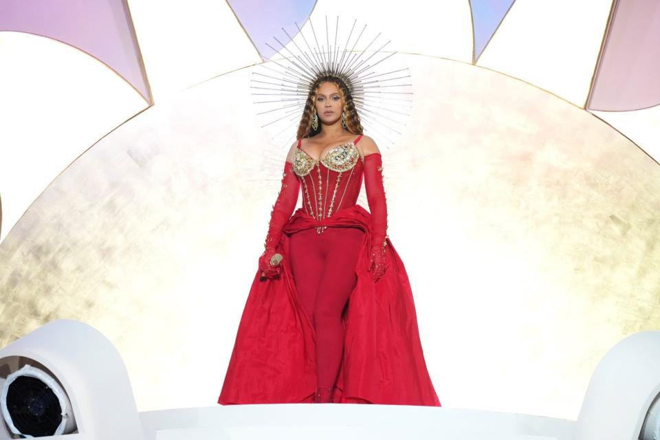 DUBAI, UAE - JANUARY 21: Beyoncé on stage at the headline of the Grand Reveal of Dubai's newest luxury hotel, Atlantis The Royal, on January 21, 2023 in Dubai, UAE (Photo by Kevin Mazur/Getty Images for Atlantis The Royal)