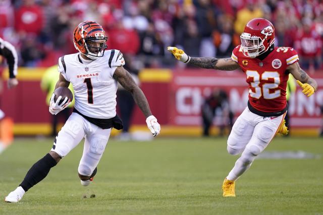 Maryland, USA. 20th Aug, 2021. August 20, 2021: Cincinnati Bengals wide  receiver Ja'Marr Chase (1) warms up before the NFL preseason game between  the Cincinnati Bengals and the Washington Football Team at