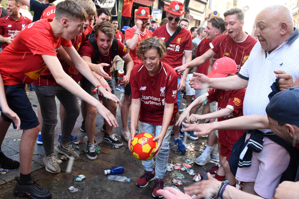  Liverpool fans play with a ball on the street in central Madrid.
Around 5000 Liverpool fans gather in central Madrid ahead of the UEFA Champions League Final between Liverpool F.C. (UK) and Tottenham Hotspur F.C. (UK), which will be on Saturday, June 1 2019 at Wanda Metropolitano stadium in Madrid. (Photo by John Milner / SOPA Images/Sipa USA) 