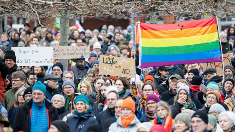 People hold placards and flags during a demonstration on the Platz der Goettinger Sieben square against right-wing extremism and the Alternative for Germany (AfD). Michael Matthey/dpa