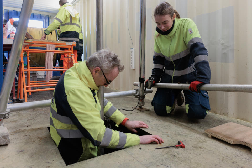 Trabajos en el sitio de perforación del depósito de hidrógeno, donde se espera que las nuevas perforaciones del próximo año alcancen hasta 2,8 kilómetros de profundidad, en Folschviller, Francia, en la región de Lorena, el 22 de noviembre de 2023. (Violette Franchi/The New York Times)
