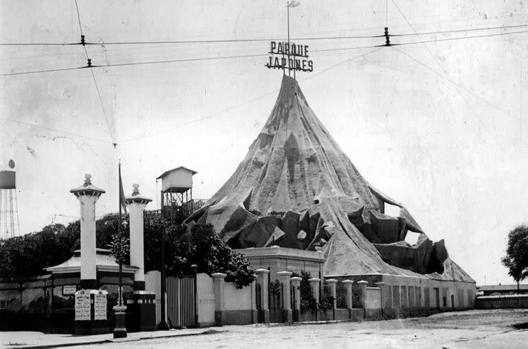 El Monte Fuji era uno de los atractivos más convocantes del Parque Japonés, y se podía ver desde todos los puntos del predio, pero también desde fuera del mismo