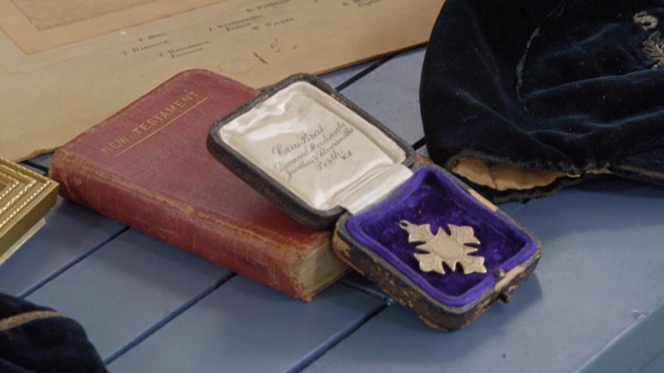 Robert Boyd's medal from the 1887 King's Cup got a hefty Antiques Roadshow valuation. (BBC)