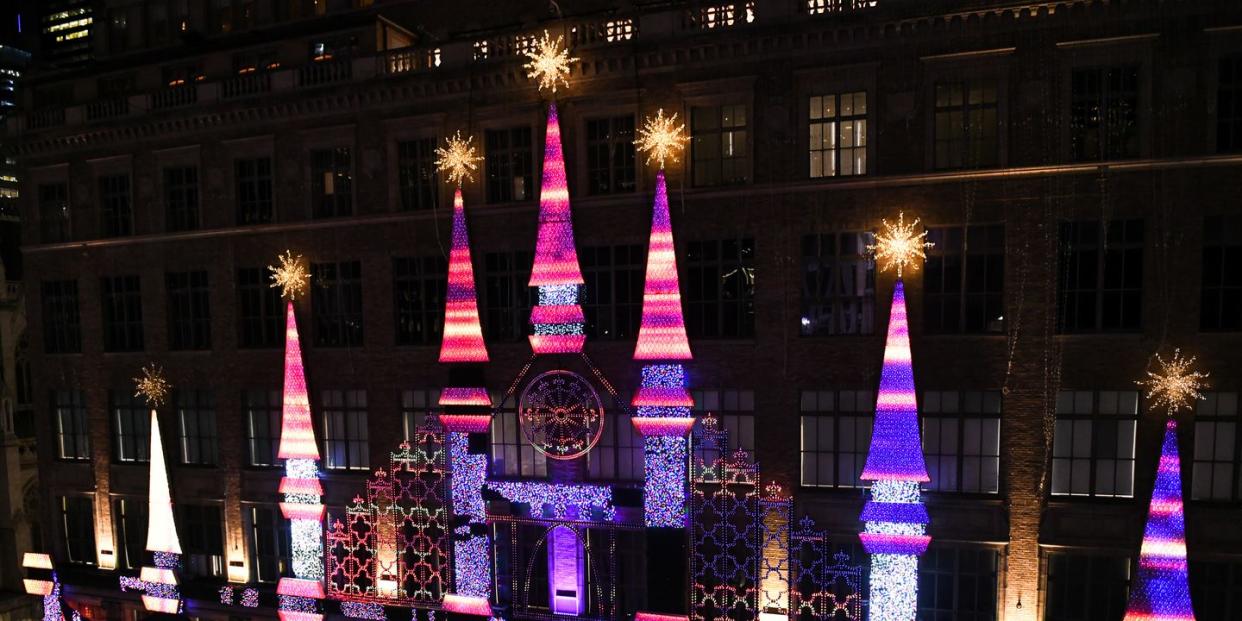 saks light show