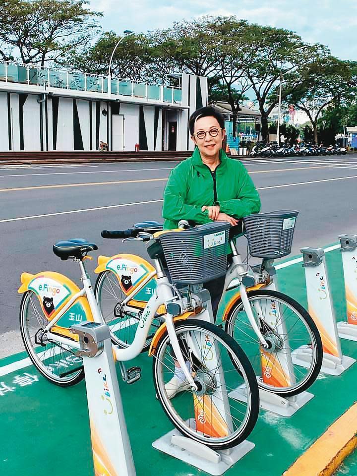 由劉金標打造的微笑單車獨霸國內公共自行車業務，其女劉麗珠更被譽為「YouBike教母」。（翻攝劉麗珠臉書）