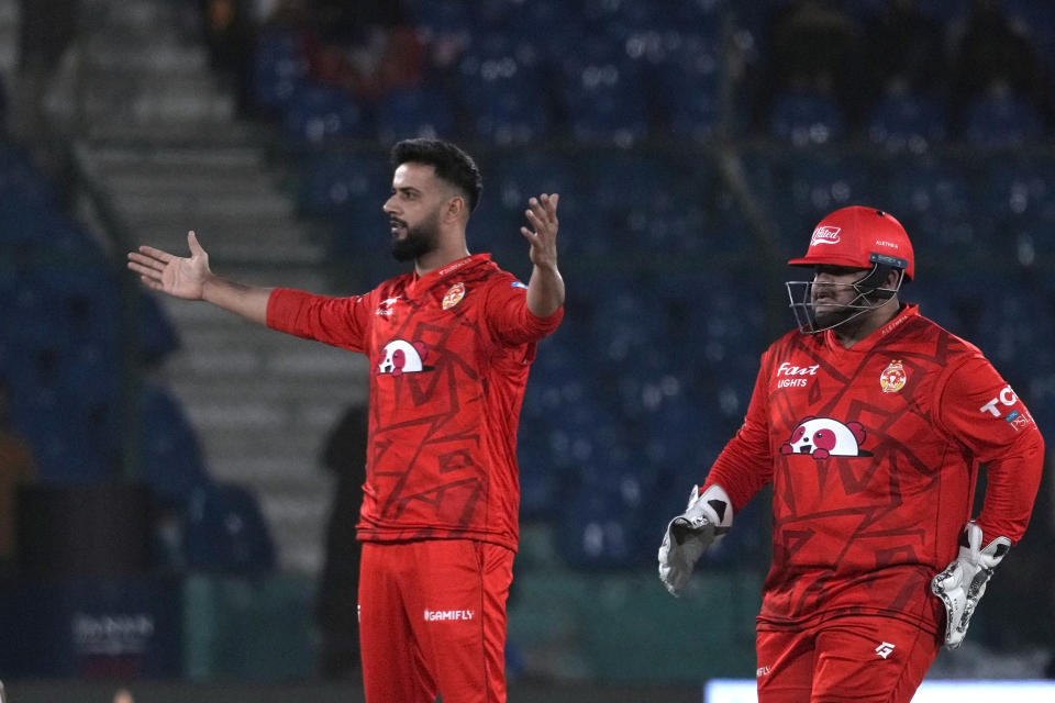 Islamabad United' Imad Wasim, center, celebrates after taking wicket during the Pakistan Super League T20 cricket eliminator match between Islamabad United and Quetta Gladiators, in Karachi, Pakistan, Friday, March 15, 2024. (AP Photo/Fareed Khan)