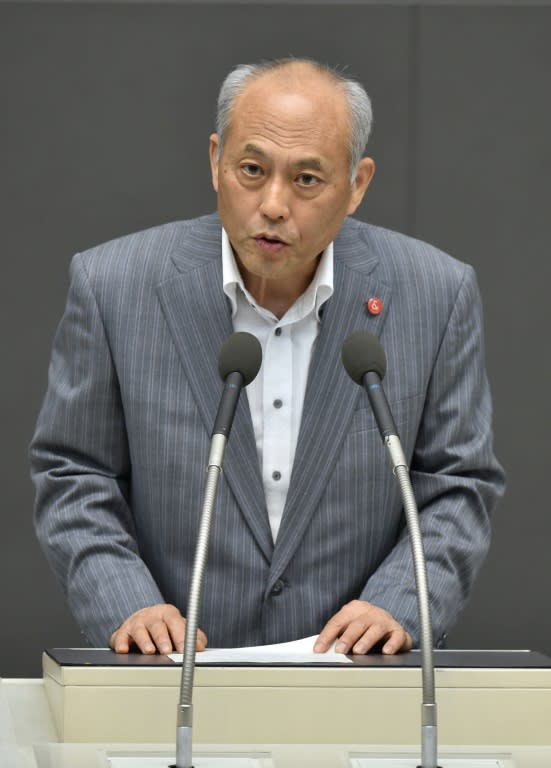 Tokyo governor Yoichi Masuzoe delivers his resignation speech in the Japanese capital on June 15, 2016