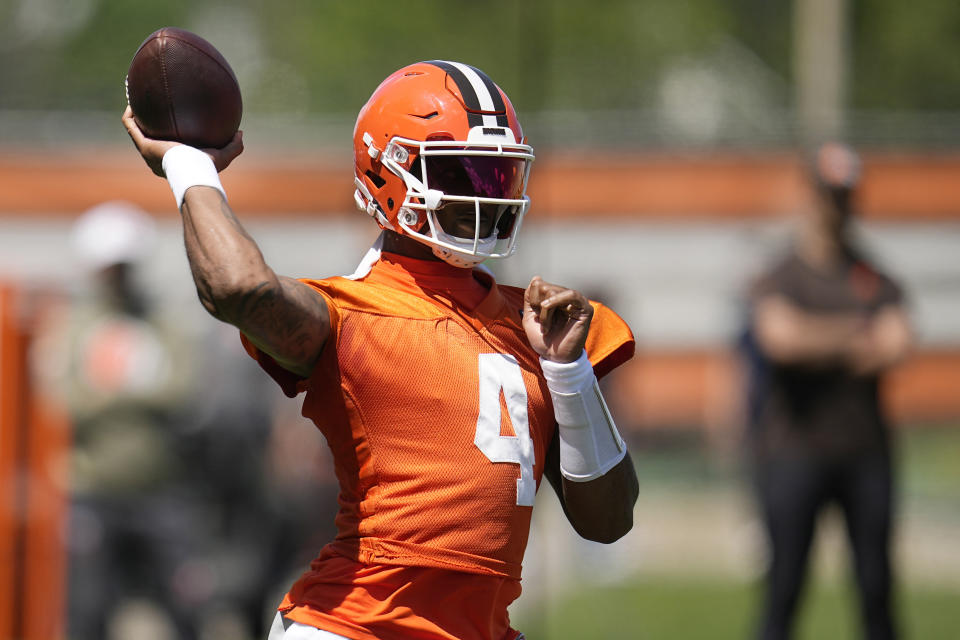 Cleveland Browns quarterback Deshaun Watson throws during NFL football practice in Berea, Ohio, Tuesday, June 11, 2024. (AP Photo/Sue Ogrocki)