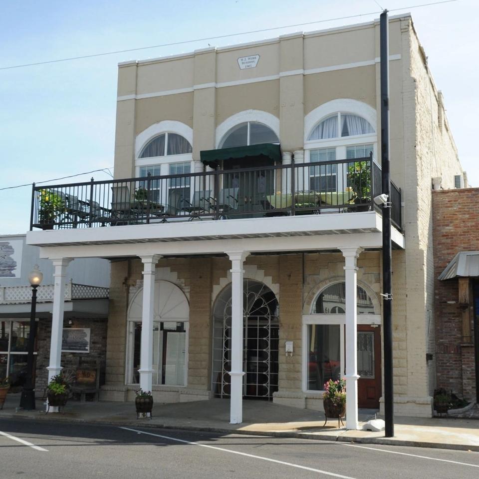 Hamilton House Inn is a two-story historic hotel located in downtown West Monroe.