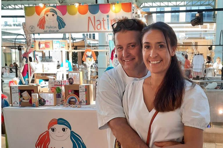 Nacho y Nati decidieron irse a vivir a Valencia, en España, y la semana pasada exhibieron allí por primera vez el emprendimiento de juguetes que llevaron desde la Argentina