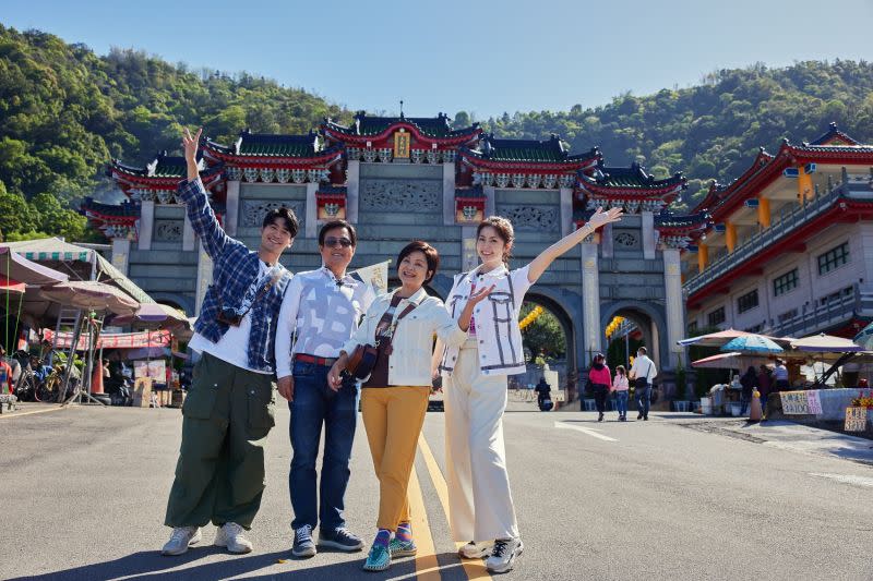 ▲涂善存（左起）、檢場、楊貴媚、任容萱一行人到南投旅行。（圖／東森綜合提供）