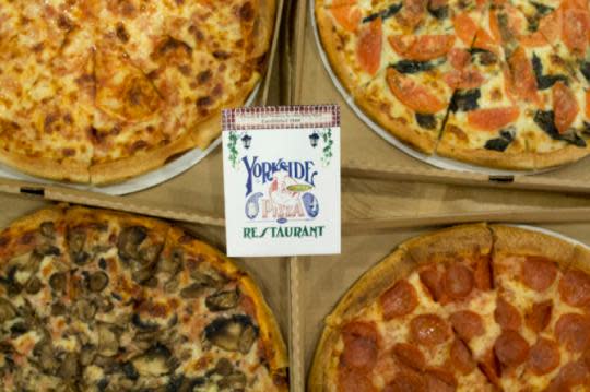 100 Pizzas (The Ghetto Gourmet keeps it 100. Ideas for meals for  entertaining Your guest. Family. And friends.)