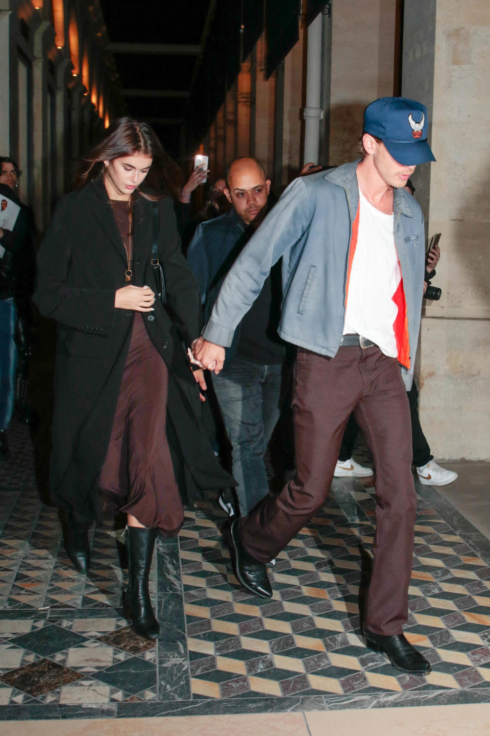 Kaia Gerber and Austin Butler Hold Hands in Paris-Photo