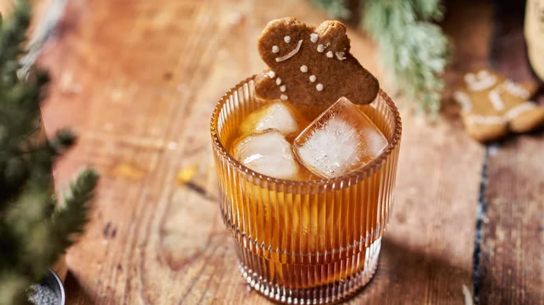 Gingerbread old fashioned cocktail