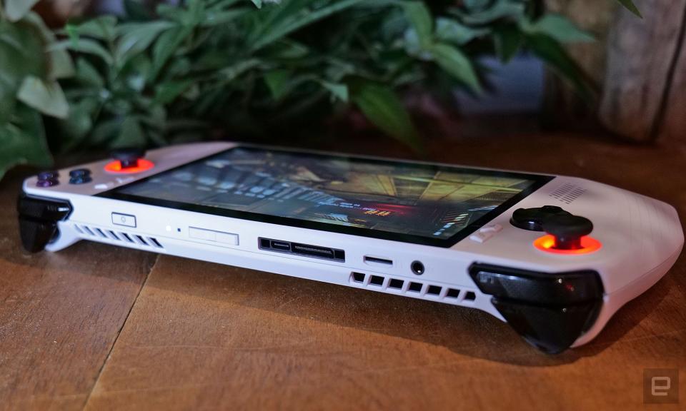 <p>Hands-on photos of ASUS' upcoming handheld gaming PC -- the ROG Ally -- from the company's demo event in Brooklyn.</p>
