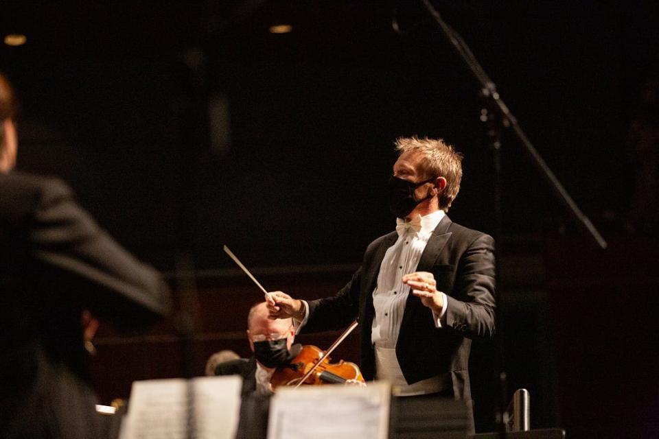 Music Director Alexander Mickelthwate wears a mask while conducting the Oklahoma City Philharmonic in concert during the COVID-19 pandemic.