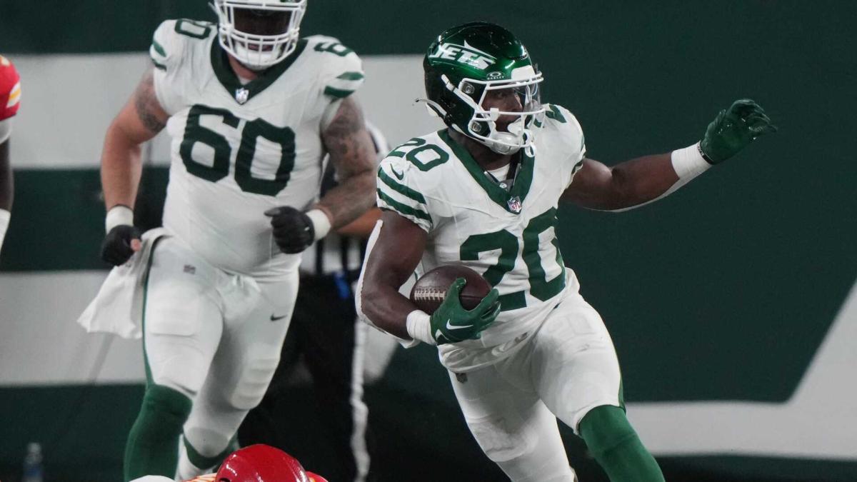 Jets RB Breece Hall Delivers Multiple 'Home Run' Plays in Win Over Dolphins