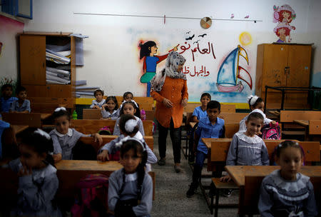 Palestinian schoolchildren sit inside a classroom at an UNRWA-run school, on the first day of a new school year, in Gaza City August 29, 2018. REUTERS/Mohammed Salem