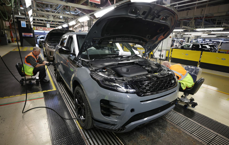 Jaguar Land Rover Staff members assemble Range Rover Evoque SUVs on the production line at Jaguar Land Rover's Halewood factory in Liverpool, Britain, December 6, 2022. REUTERS/Phil Noble