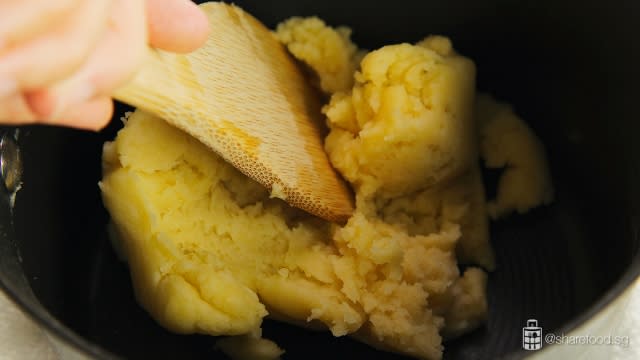 DurianPuff-process-of-making-choux-pastry