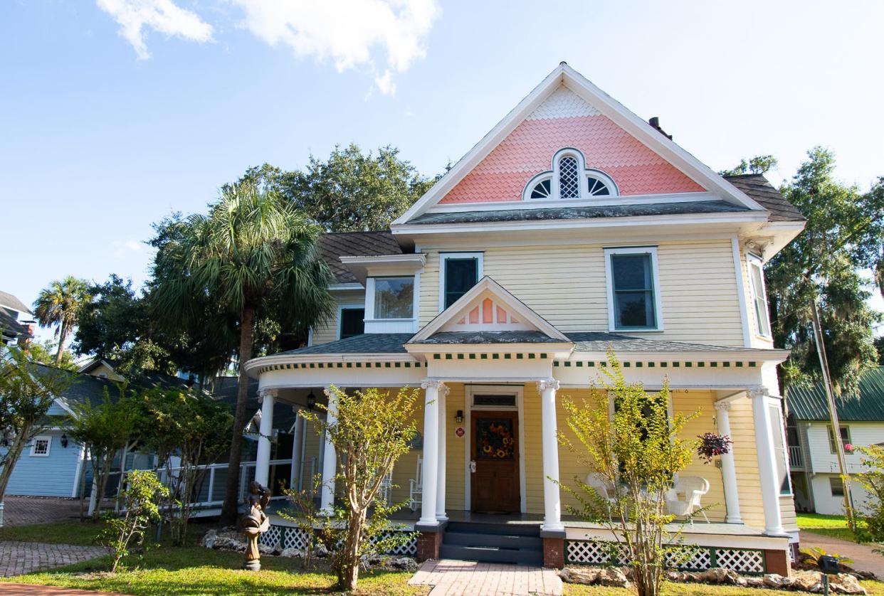 The Holiday Homes Tour route includes a stop at the Cushman-Colson House (Sweetwater Branch Inn).