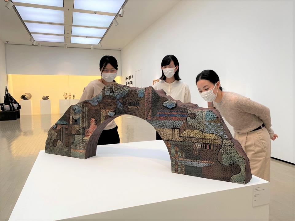 「臺灣當代陶瓷的力量」特展為日本觀眾展現臺灣陶藝風華，讓臺日雙方情誼，因藝術而美好。   圖：新北市立鶯歌陶瓷博物館提供