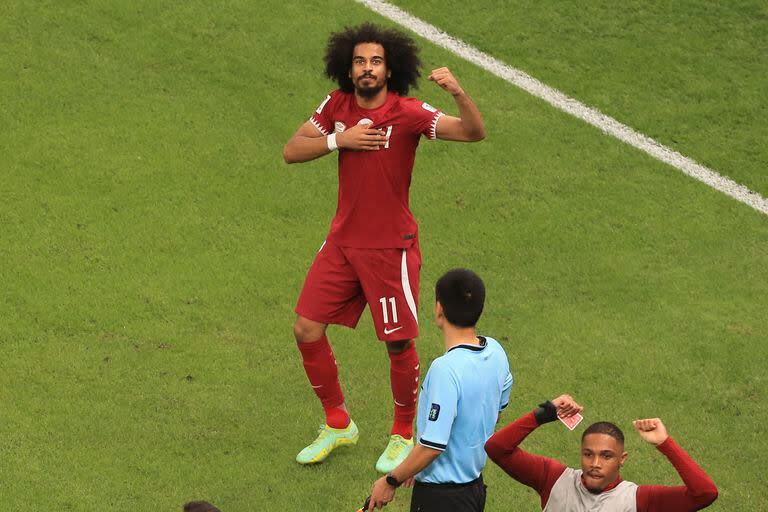 Akram Afif celebra su segunda anotación en la final que Qatar le ganó a Jordania con un hat-trick suyo.