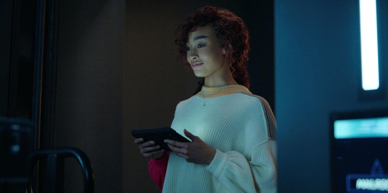 kaleidoscope tati gabrielle as hannah kim in episode “white” of kaleidoscope cr courtesy of netflix © 2022