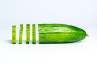 <p>Während die meisten Gemüsesorten problemlos eingefroren werden können, trifft dies auf Gurken nicht zu. Aufgrund ihres hohen Wasseranteils verlieren sie ihre Konsistenz und ihren Geschmack, wenn sie auftauen. Dies gilt auch für gemischtes Grün und Salatblätter. </p>