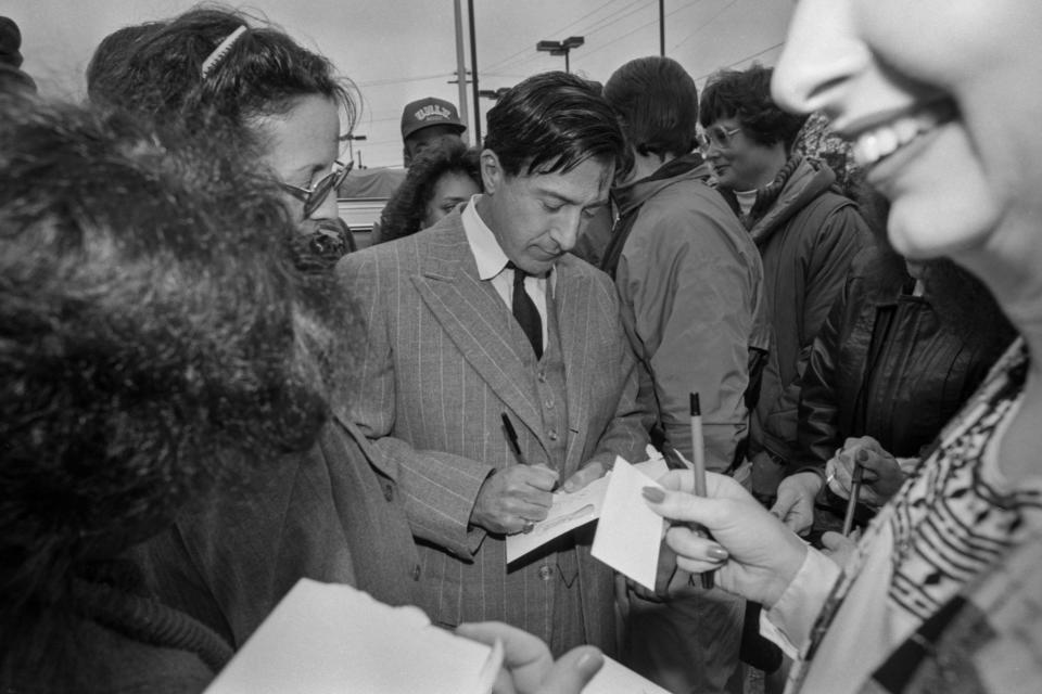 Dustin Hoffman signing autographs for fans in Fayetteville on Feb. 8, 1991. Hoffman was in town while filming the movie “Billy Bathgate.”