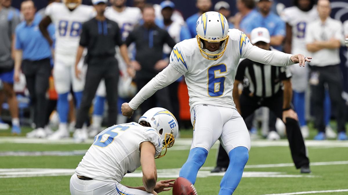 Browns replace kicker Cade York, trade for Dustin Hopkins