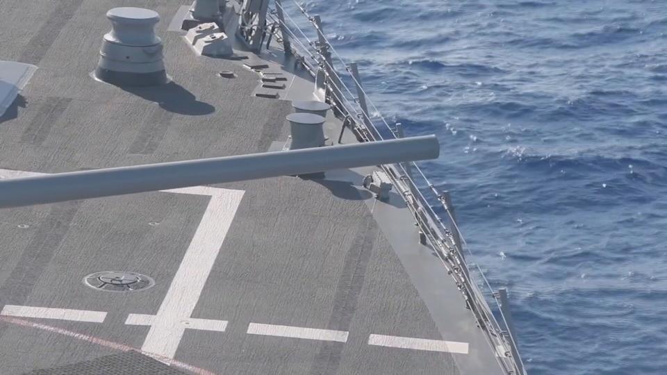 美國海軍「勃克級」飛彈驅逐艦鍾雲號，在當地時間5號例行性通過台灣海峽。（翻攝自US Navy）