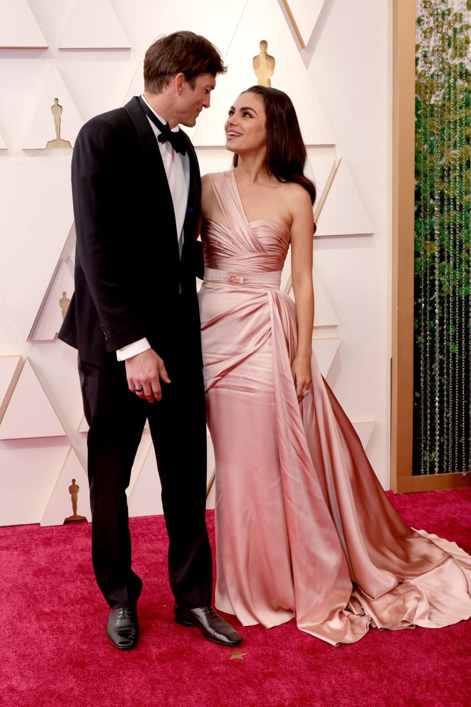 Ashton Kutcher and Mila Kunis make Oscars debut (Getty Images)