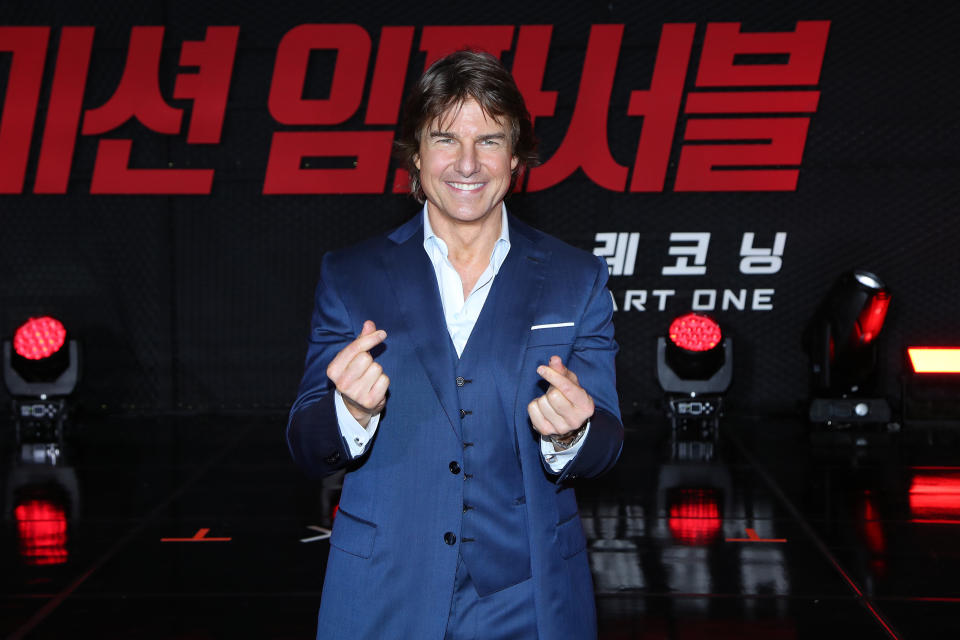 湯姆克魯斯（Tom Cruise），6月29日帶著新作《不可能的任務：致命清算 第一章》（Mission: Impossible – Dead Reckoning Part One）現身南韓首映，並放送手指愛心。 (Photo by Han Myung-Gu/Getty Images for Paramount pictures)