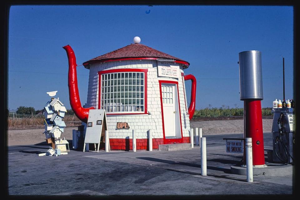 Teapot Dome gas station, Zillah, Washington