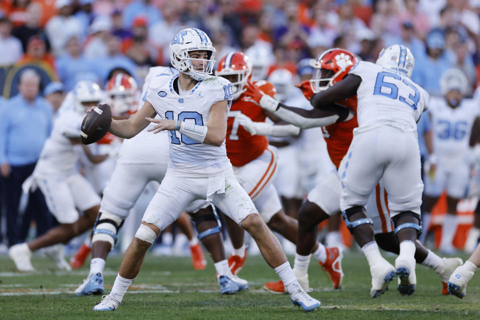 CLEMSON, SC - NOVEMBER 18: North Carolina Tar Heels quarterback Drake Maye (10) passes the ball during a college football game against the Clemson Tigers on November 18, 2023 at Memorial Stadium in Clemson, South Carolina. (Photo by Joe Robbins/Icon Sportswire via Getty Images)