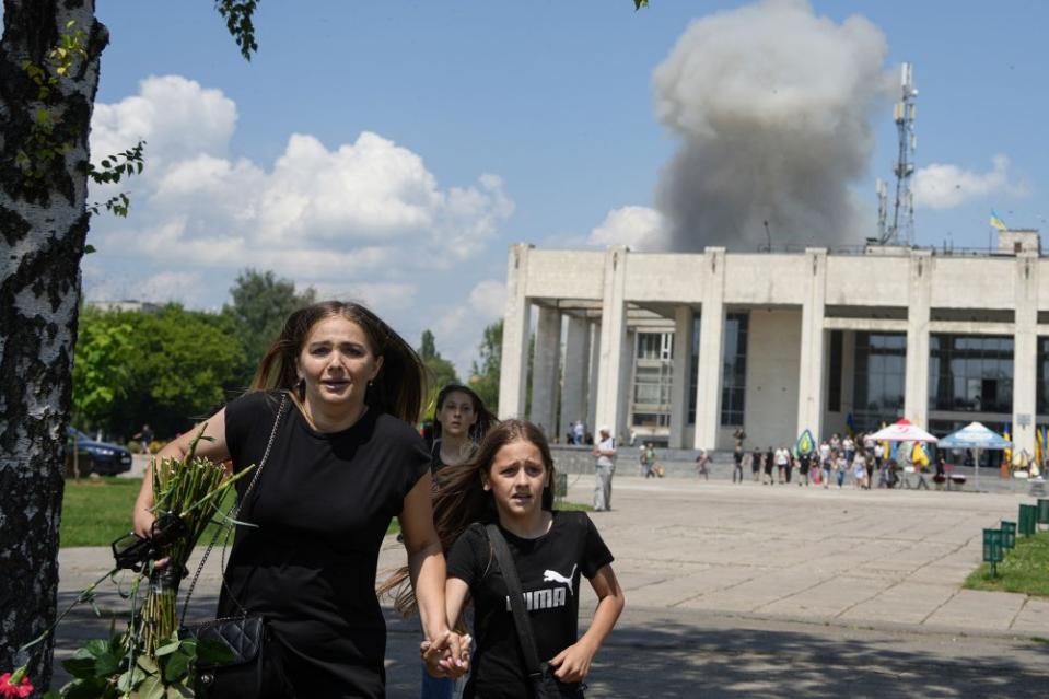 A family runs from an explosion after a Russian rocket attack on a residential neighborhood in Pervomaiskyi, Kharkiv region, Ukraine, on July 4.<span class="copyright">Oleksandr Magula—AP</span>