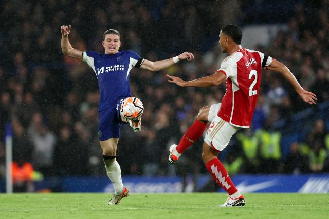 Clássico termina empatado, Chelsea sofre goleada, Arsenal alcança a  liderança Os resultados do dia na Premier League - Lance!