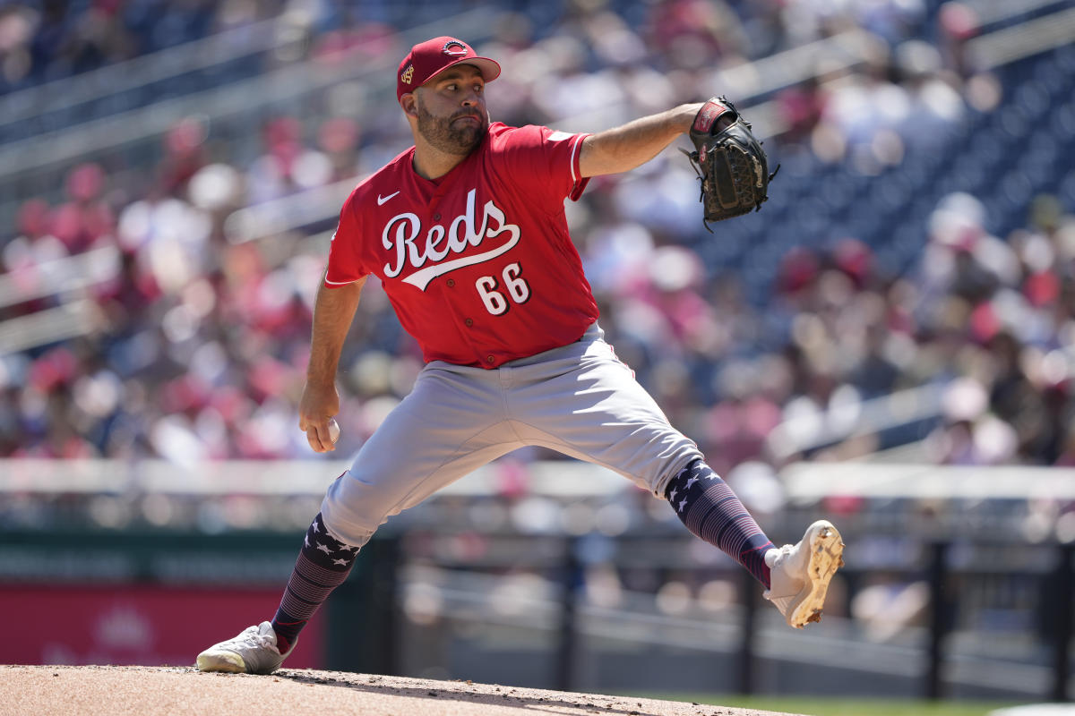 Kennedy wins in his major league return and De La Cruz has 4 hits