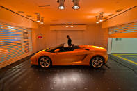 A Lamborghini Gallardo arrives at an ensuite elevated garage at the Hamilton Scotts luxury residence in Singapore (Yahoo! photo)