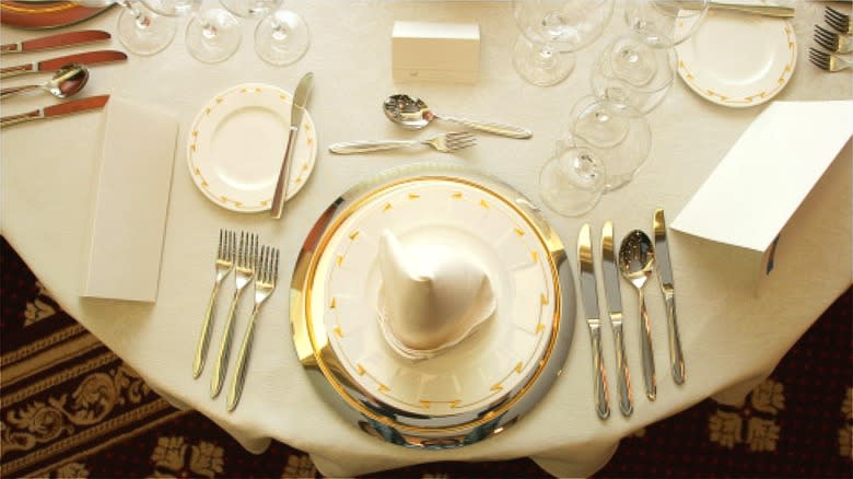 Overview of a fancy table setting 