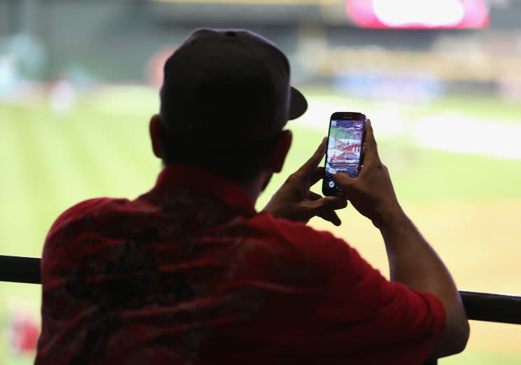 The Diamondbacks will reward you just for tweeting. (Getty Images/Christian Petersen)