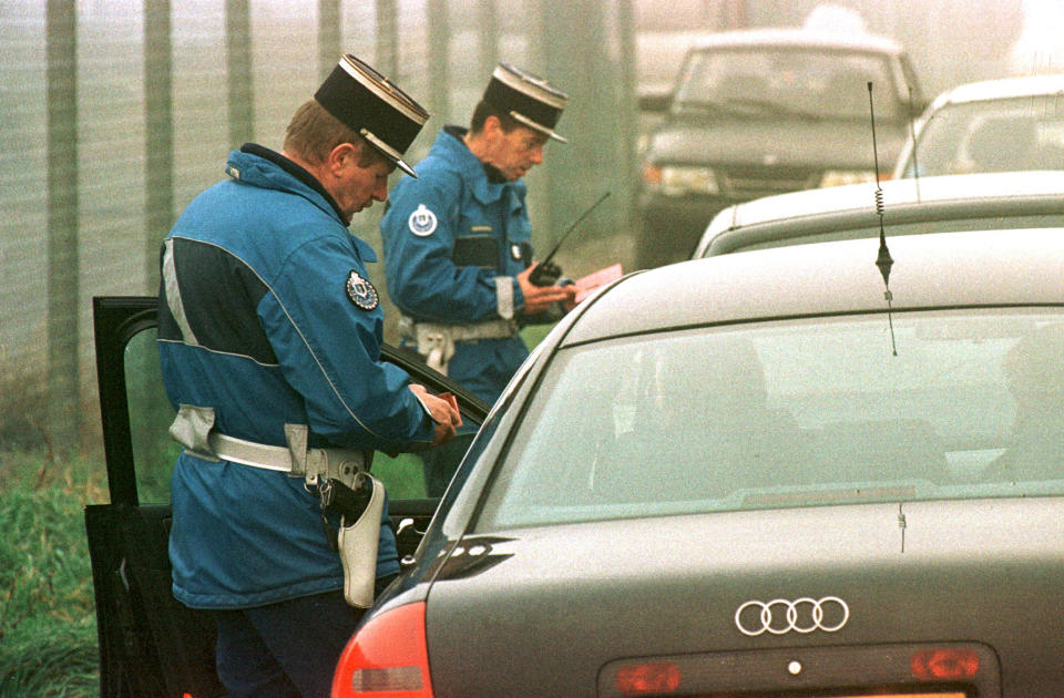 Französische Gendarmen bei der Kontrolle (Foto: JES//ME)