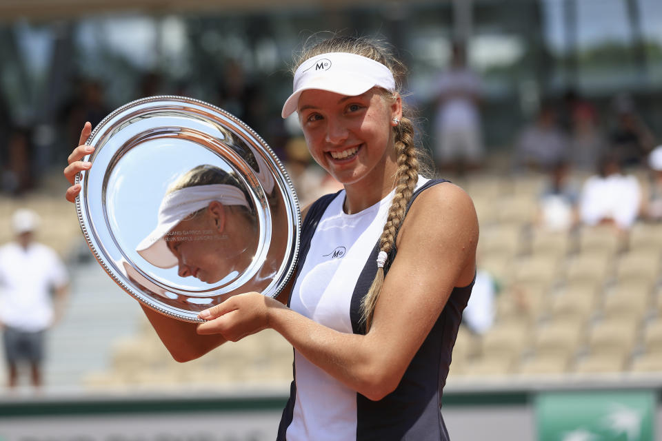 Russia's Alina Korneeva poses with the trophy as she celebrates after beating Peru's Lucciana Perez Alarcon in their final match of the Girl's Singles French Open tennis tournament at the Roland Garros stadium in Paris, Saturday, June 10, 2023. (AP Photo/Aurelien Morissard)