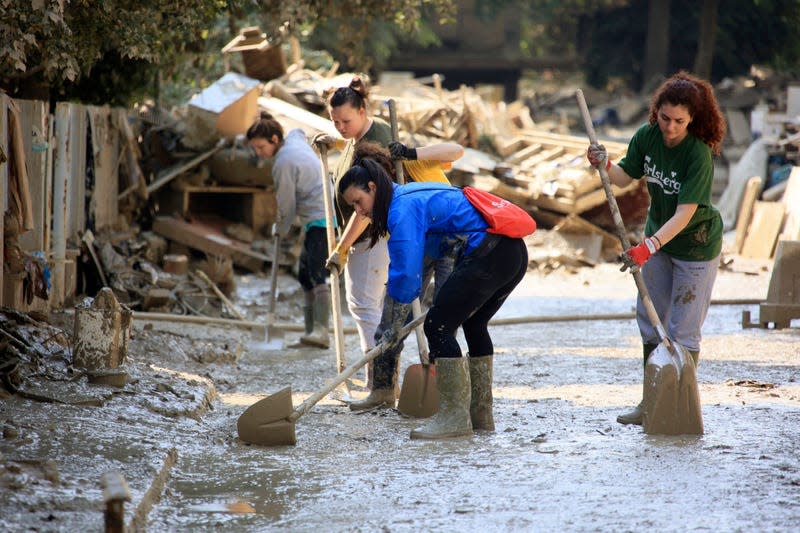 Photo of volunteers cleaning up street