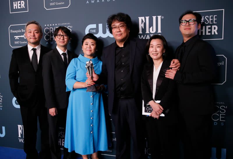 25th Critics Choice Awards – Photo Room – Santa Monica, California, U.S., January 12, 2020 - Cast and crew of 'Parasite'pose backstage