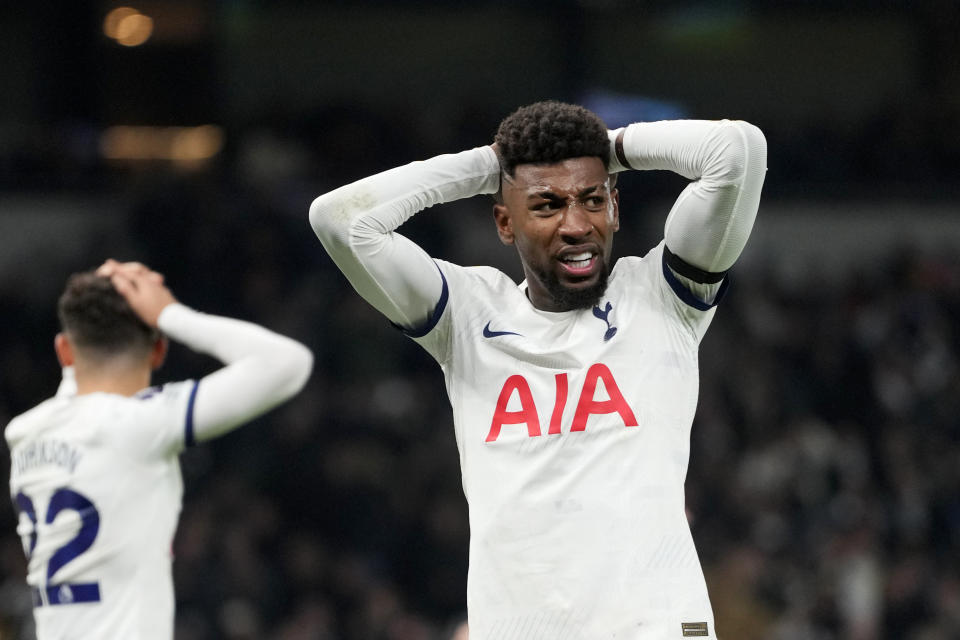 Emerson Royal and Tottenham's Brennan Johnson, left, react after a missed chance to score during the English Premier League soccer match between Tottenham Hotspur and Aston Villa at the Tottenham Hotspur stadium in London, Sunday, Nov. 26, 2023. (AP Photo/Kirsty Wigglesworth)