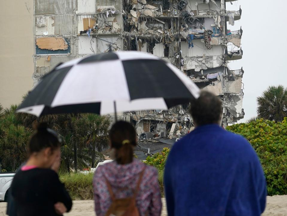 Surfside building collapse onlookers